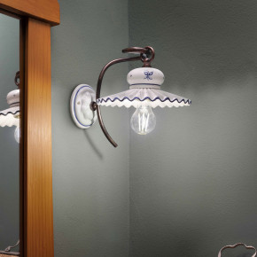 FerroLuce - Modello: Roma - Lampada da parete dallo stile rustico in ceramica decorata a mano - Attacco Lampadina: E27 - 1 Lampadina - Watt 75W - Dimmerabile: NO - Grado di Protezione: IP20 - SKU: C378-NR-38.DEC.SOB - Codice EAN: 8056598472578 