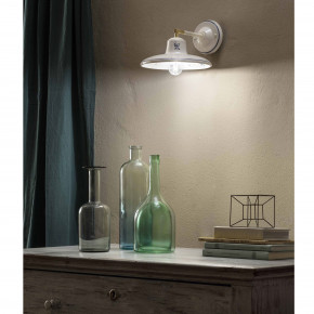 FerroLuce - Modello: Como - Lampada da parete rustica con diffusore in ceramica decorato a mano - Attacco Lampadina: E14 - 1 Lampadina - Watt 6W - Dimmerabile: NO - Grado di Protezione: IP20 - Classe Energetica: A - SKU: C2332-BI-38.DEC.SOB - Codice EAN: 8056598472301 