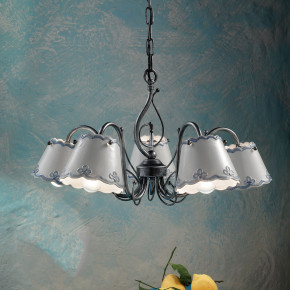 FerroLuce - Modello: Ravenna - Lampadario rustico in metallo con cinque paralumi in ceramica decorati a mano - Attacco Lampadina: E14 - 5 Lampadine - Watt 42W - Dimmerabile: NO - Grado di Protezione: IP20 - Classe Energetica: A - SKU: C925-NA-FBL - Codice EAN: 8056598473124