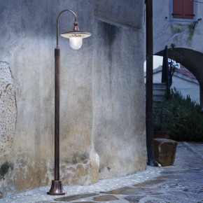 FerroLuce - Modello: Latina - Lampione da esterno in alluminio con paralume in ceramica decorata a mano - Attacco Lampadina: E27 - 1 Lampadina - Watt 60W - Dimmerabile: NO - Grado di Protezione: IP43 - Classe Energetica: A - SKU: A672-NR-43.DEC.TRS - Codice EAN: 8056598471250 