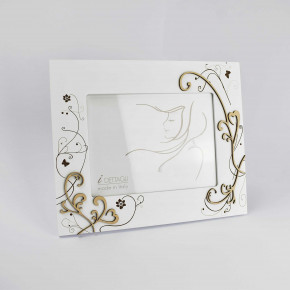 I Dettagli - Modello: Spring - Portafoto da tavolo grande con applicazioni in legno e dettagli a taglio laser - Colore: Bianco - Foto 15x20 - SKU: CL15X20SPR-N 