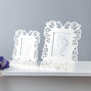 I Dettagli - Modello: Butterfly - Portafoto da tavolo in plexiglass traforato con dettagli incisi a laser - Colore: Bianco - SKU: PHBUT