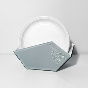 I Dettagli - Modello: Mira - Portapiatti in plexiglass per piatti di plastica dal design elegante e moderno - SKU: CP619