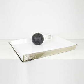 I Dettagli - Modello: Alhena - Vassoio grande in plexiglass traforato dal design moderno ed elegante - SKU: CP811 