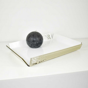 I Dettagli - Modello: Alhena - Vassoio piccolo in plexiglass traforato dal design moderno ed elegante - SKU: CP820