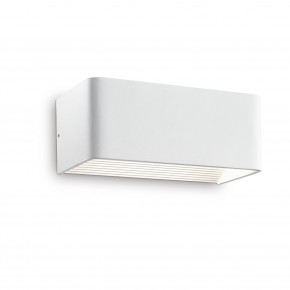 Ideal lux - Modello: Click - Applique a led con struttura grande in alluminio dal design moderno - Colore: Bianco - Attacco Lampadina: Led Integrato - 1 Lampadina - Watt 12W - Lumen 1200 - Dimmerabile: NO - Gradi Kelvin 3000k Luce Calda - Grado di Protezione: IP20 - Classe Energetica: F - SKU: 017518 