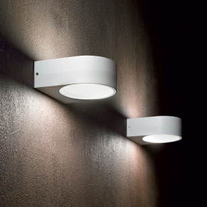 Ideal lux - Modello: Iko - Applique per esterni in alluminio e doppio diffusore in vetro temperato - Attacco Lampadina: E27 - 1 Lampadina - Watt 60W - Dimmerabile: NO - Grado di Protezione: IP54 - SKU: 01852
