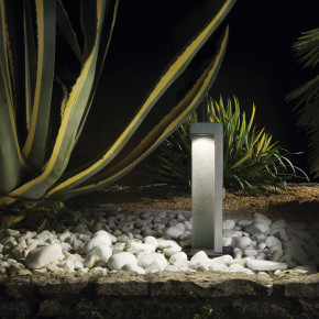 Ideal lux - Modello: Titano - Lampioncino da giardino a led con struttura in resina e base in metallo - Colore: Grigio - Attacco Lampadina: Led Integrato - 1 Lampadina - Watt 9W - Dimmerabile: NO - Grado di Protezione: IP55 - Classe Energetica: G - SKU: 24699 