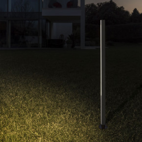 Ideal lux - Modello: Jedi - Lampione da giardino a led in alluminio alta e diffusore in policarbonato - Attacco Lampadina: Led Integrato - 1 Lampadina - Watt 25W - Lumen 2600 - Dimmerabile: NO - Gradi Kelvin 3000k Luce Calda - Grado di Protezione: IP65 - Classe Energetica: F - SKU: 30680