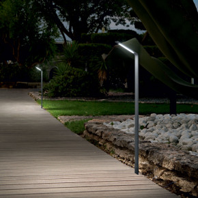 Ideal lux - Modello: Agos - Lampione da giardino a led struttura in alluninio e diffusore in acrilico - Attacco Lampadina: Led Integrato - 1 Lampadina - Watt 7W - Lumen 670 - Dimmerabile: NO - Gradi Kelvin 3000k Luce Calda - Grado di Protezione: IP54 - Classe Energetica: E - SKU: 25438 