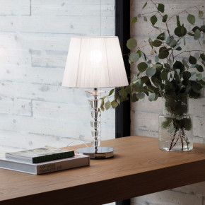 Ideal lux - Modello: Pegaso - Lampada da tavolo in metallo e cristallo e paralume in organza - Colore: Bianco - Attacco Lampadina: E27 - 1 Lampadina - Watt 60W - Dimmerabile: NO - Grado di Protezione: IP20 - SKU: 059259 - Codice EAN: 8021696167244