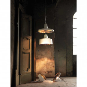 Karman - Modello: Gangster - - Design By: Matteo Ugolini Sospensione Bassa Piccola - Colore: Bianco - Attacco Lampadina: E27 - 1 Lampadina - Watt 60W - Dimmerabile: NO - Classe Energetica: A++ - SKU: SE643BB 