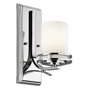 Kichler - Modello: Hendrik - Lampada da parete per bagno a LED con 1 diffusore in vetro dal design moderno - Colore: Cromato - Attacco Lampadina: G9 - 1 Lampadina - Watt 3W - Dimmerabile: NO - Grado di Protezione: IP44 - Classe Energetica: A - SKU: KL-HENDRIK1-BATH - Codice EAN: 5024005297116 