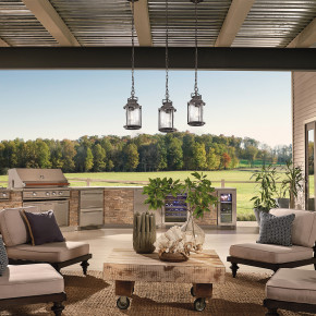 Kichler - Modello: Ashland Bay - Lanterna a catena piccola con singolo diffusore in vetro struttura brunita - Colore: Ruggine - Attacco Lampadina: E27 - 1 Lampadina - Watt 60W - Dimmerabile: NO - Grado di Protezione: Ip44 - Classe Energetica: A - SKU: KL-ASHLANDBAY8-S - Codice EAN: 5024005293019 