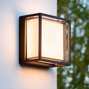 Lucide - Modello: Singa LED - Applique a LED moderna per esterni con struttura in alluminio - Colore: Nero - Attacco Lampadina: Led Integrato - 1 Lampadina - Watt 10W - Lumen 490 - Dimmerabile: NO - Gradi Kelvin 3000k Luce Calda - Grado di Protezione: 54 - Classe Energetica: G - SKU: 15801/10/30 - Codice EAN: 5411212151827 