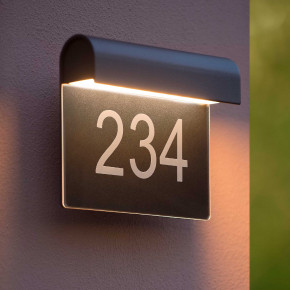 Lucide - Modello: Thesi LED - Applique da esterno a LED con struttura in alluminio dal design moderno - Colore: Nero - Attacco Lampadina: Led Integrato - 1 Lampadina - Watt 8W - Lumen 220 - Dimmerabile: NO - Gradi Kelvin 3000k Luce Calda - Grado di Protezione: 54 - Classe Energetica: G - SKU: 27881/06/30 - Codice EAN: 5411212271464