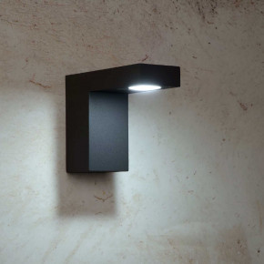 Lucide - Modello: Texas - Applique da esterno con struttura moderna in alluminio e diffusore a led - Colore: Antracite - Attacco Lampadina: Led Integrato - 1 Lampadina - Watt 8W - Lumen 400 - Dimmerabile: NO - Gradi Kelvin 3000k Luce Calda - Grado di Protezione: 54 - Classe Energetica: G - SKU: 28850/23/30 - Codice EAN: 5411212280459 