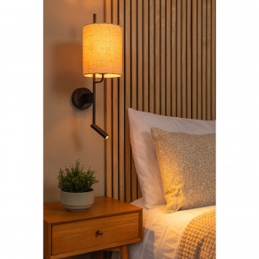 Lucide - Modello: Magic - Applique da parete con piccolo faretto led e punto di ricarica USB - Colore: Nero - Attacco Lampadina: Led Integrato - 1 Lampadina - Watt 3W - Lumen 105 - Dimmerabile: NO - Gradi Kelvin 2700k Luce Calda - Grado di Protezione: IP20 - Classe Energetica: G - SKU: 68211/82/30 - Codice EAN: 5411212680068 