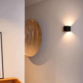 Lucide - Modello: Vertigo - Lampada da parete ricaricabile da esterno a led con struttura in alluminio - Attacco Lampadina: Led Integrato - 1 Lampadina - Watt 6W - Lumen 258 - Dimmerabile: SI - Gradi Kelvin 2700k Luce Calda - Grado di Protezione: IP54 - SKU: 27250/06/