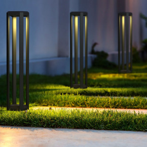 Maytoni - Modello: Royal Mile - Lampione da giardino con diffusore a LED in alluminio - Attacco Lampadina: Led Integrato - 1 Lampadina - Lumen 680 - Dimmerabile: NO - Gradi Kelvin 3000k Luce Calda - Grado di Protezione: 65 - Classe Energetica: G - SKU: O019FL-L12GR3K - Codice EAN: 4251110056579 