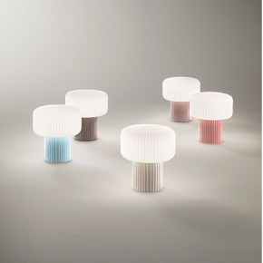 Perenz - Modello: Otty - Lampada da tavolo con struttura in ceramica e diffusore in vetro - Attacco Lampadina: G9 - 1 Lampadina - Watt 28W - Dimmerabile: NO - Grado di Protezione: IP20 - SKU: 8508 