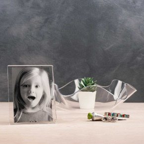 Vesta - Modello: Eco - - Design By: STG Vesta Portafoto in plexiglass - Colore: Trasparente - Foto 10x15 - SKU: 3373400 - Codice EAN: 8056622711895 