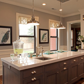 Quoizel - Modello: Emery - Lampada a sospensione media dal design industrial con diffusore a 1 luce - Attacco Lampadina: E27 - 1 Lampadina - Watt 100W - Dimmerabile: NO - Grado di Protezione: IP20 - Classe Energetica: A - SKU: QZ-EMERY-P-M 