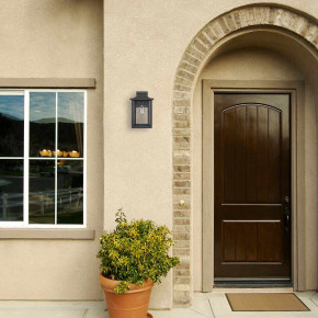 Quoizel - Modello: Wakefield - Lanterna da parete media con 1 luce per esterno dal design rustico - Colore: Nero - Attacco Lampadina: E27 - 1 Lampadina - Watt 60W - Dimmerabile: NO - Grado di Protezione: IP44 - Classe Energetica: A - SKU: QZ-WAKEFIELD-M-TBK - Codice EAN: 5024005235705 