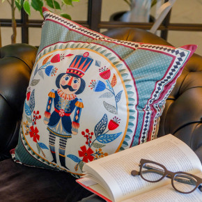 Vesta - Modello: Schiaccianoci - Cuscino in tessuto 50x50 a tema natalizio - Colore: Multicolore - SKU: 04236SC - Codice EAN: 8059692109555 