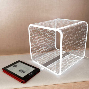 Vesta - Modello: Solid - Lampada da tavolo a LED in plexiglas in stile moderno versione Tits & Butts - Colore: Trasparente - Attacco Lampadina: Led Integrato - 1 Lampadina - Watt 8W - Dimmerabile: NO - Gradi Kelvin 3000k Luce Calda - Classe Energetica: A++ - SKU: 0818002 - Codice EAN: 8056622712120