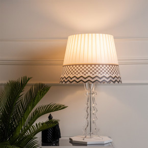 Vesta - Modello: Brighella - Lampada da tavolo in plexiglass con lampadina a LED di design Basic - Attacco Lampadina: E27 - 1 Lampadina - Watt 100W - Dimmerabile: NO - Grado di Protezione: IP20 - Classe Energetica: A+ - SKU: 04246D32 - Codice EAN: 8059692103072 