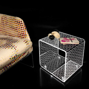 Vesta - Modello: Solid - Lampada da terra a LED in plexiglas in stile moderno versione Tits & Butts - Colore: Trasparente - Attacco Lampadina: Led Integrato - 1 Lampadina - Watt 8W - Dimmerabile: NO - Gradi Kelvin 3000k Luce Calda - Classe Energetica: A++ - SKU: 0700602 - Codice EAN: 8056622712151