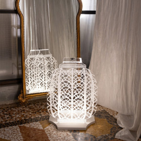 Vesta - Modello: Atena - Lampada da terra ricaricabile a LED in plexiglass dal design moderno - Colore: Avorio - Attacco Lampadina: Led Integrato - 1 Lampadina - Watt 12W - Dimmerabile: SI - Gradi Kelvin 4000k Luce Naturale - Grado di Protezione: IP20 - Classe Energetica: A++ - SKU: 0435729 - Codice EAN: 8059692106288 