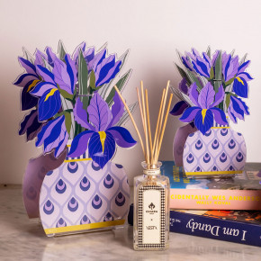 Vesta - Modello: Iris - Profumatore per ambiente in plexiglass con bastoncini fragranza inclusa da 200ml - Colore: Viola - SKU: 7506318 - Codice EAN: 8056622710393 