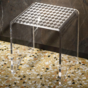 Vesta - Modello: Othello - Sgabello in plexiglass dal design minimalista - Colore: Trasparente - SKU: 390000021 - Codice EAN: 8059692107872 