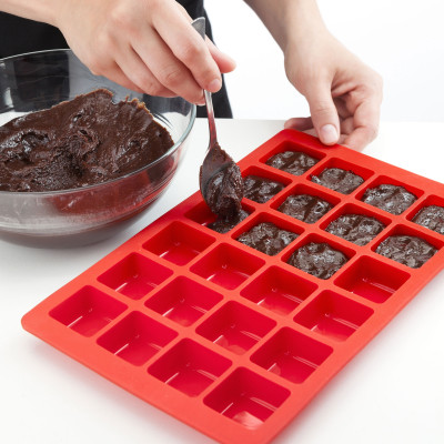  Lekuè - Stampo per Brownie 24 porzioni in silicone - Colore: Rosso - SKU: 1841705 - Codice EAN: 8420460005124 