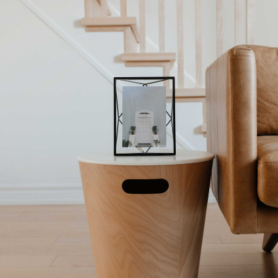  Umbra - Modello: Prisma - Design By: Joel Yatscoff e Sung Wook Park - Portafoto in metallo da tavolo o da parete in stile moderno orientabile - Foto 13x18 - SKU: 313015 