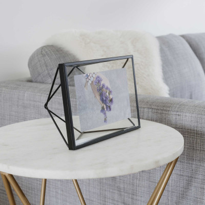  Umbra - Modello: Prisma - Design By: Joel Yatscoff e Sung Wook Park - Portafoto da tavolo o da parete moderno orientabile in metallo - Foto 10x15 - SKU: 313016 