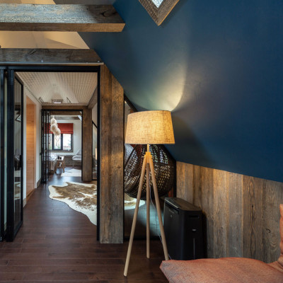  Maytoni - Modello: Calvin Ceiling - Lampada da Terra in stile moderno con base in legno e diffusore in tessuto - Colore: Marrone - Attacco Lampadina: E27 - 1 Lampadina - Watt 60W - Dimmerabile: NO - Grado di Protezione: IP20 - SKU: Z177-FL-01-BR - Codice EAN: 4251110087504 