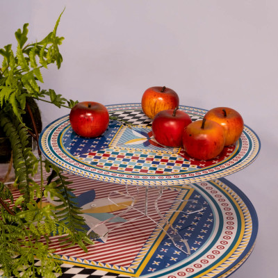  Vesta - Modello: Decor - Alzata per dolci grande dal design moderno in plexiglass decoro Foulard - Colore: Multicolore - SKU: 04223D47 - Codice EAN: 8059692103867 