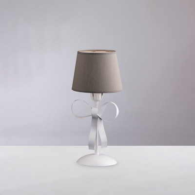  Be Light - Modello: Lucy - Abat-jour moderna in metallo con decorazione shabby con paralumi in pvc - Colore: Bianco - Attacco Lampadina: E14 - 1 Lampadina - Watt 42W - Dimmerabile: NO - Grado di Protezione: IP20 - Classe Energetica: A - SKU: BL184-LT-BCO - Codice EAN: 8050713214333 