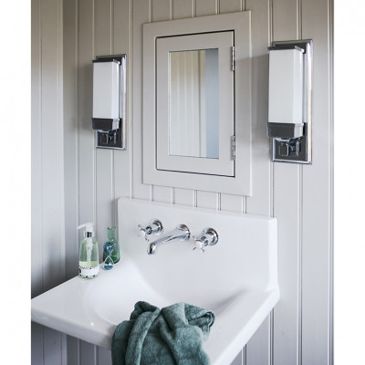  Elstead Lighting - Modello: Cambridge - Applique a parete in acciaio per bagno lampadina a led G9 con diffusore in vetro - Colore: Cromato - Attacco Lampadina: G9 - 1 Lampadina - Watt 3W - Dimmerabile: NO - Grado di Protezione: IP44 - Classe Energetica: A - SKU: BATH-CM1 - Codice EAN: 5024005487104 