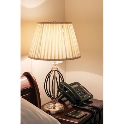  Elstead Lighting - Modello: Aegean - Lampada da tavolo classica con struttura in acciaio e paralume in tessuto - Attacco Lampadina: E27 - 1 Lampadina - Watt 60W - Dimmerabile: NO - Grado di Protezione: IP20 - Classe Energetica: A - SKU: AG-TL 