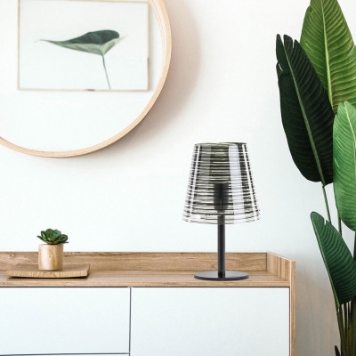  Emporium - Modello: Pixi - Abatjour con struttura in metallo e diffusore in PVC - Attacco Lampadina: E14 - 1 Lampadina - Watt 40W - Dimmerabile: NO - Grado di Protezione: IP20 - SKU: E120058 