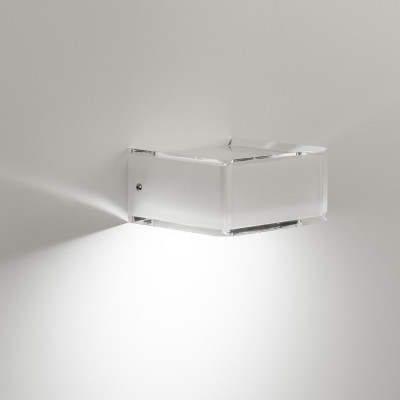  Emporium - Modello: Domino - Applique moderna con diffusore in plexiglass con 1 lampadina - Colore: Bianco - Attacco Lampadina: GX53 - 1 Lampadina - Watt 8W - Dimmerabile: NO - Grado di Protezione: IP20 - SKU: E120038008 - Codice EAN: 8023289577102 