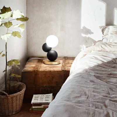  Fabas Luce - Modello: Micky - Lampada da comodino con struttura in metallo legno e diffusore in vetro soffiato - Attacco Lampadina: G9 - 1 Lampadina - Watt 20W - Dimmerabile: SI - Grado di Protezione: IP20 - SKU: 3754-30 