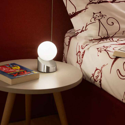  Fabas Luce - Modello: Gravity - Lampada da comodino moderna a LED in metallo con diffusore in vetro - 1 Lampadina - Watt 5W - Lumen 450 - Dimmerabile: SI - Gradi Kelvin 3000k Luce Calda - Grado di Protezione: IP20 - Classe Energetica: E - SKU: 3360-30 