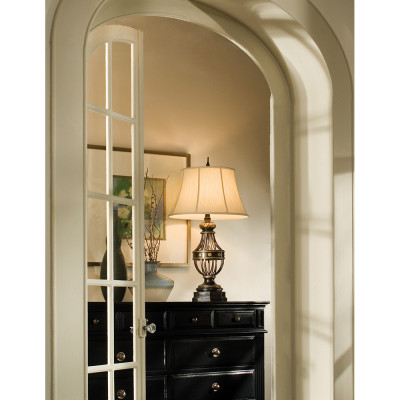 Feiss - Modello: Augustine - Lampada da tavolo classica in acciaio con paralume in tessuto a 1 luce - Colore: Bronzo - Attacco Lampadina: E27 - 1 Lampadina - Watt 60W - Dimmerabile: NO - Grado di Protezione: IP20 - Classe Energetica: A - SKU: FE-AUGUSTINE-TL - Codice EAN: 5024005332305 