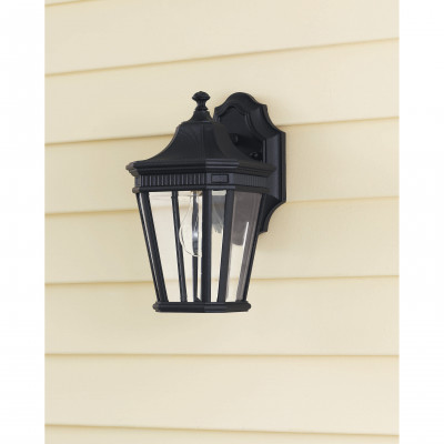  Feiss - Modello: Cotswold Lane - Lanterna da parete rustica piccola in alluminio con diffusore in vetro a 1 luce - Colore: Nero - Attacco Lampadina: E27 - 1 Lampadina - Watt 100W - Dimmerabile: NO - Grado di Protezione: IP44 - Classe Energetica: A - SKU: FE-COTSLN2-S-BK - Codice EAN: 5024005228110 