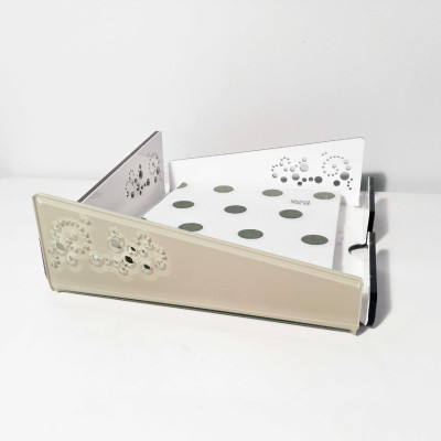  I Dettagli - Modello: Mira - Portatovaglioli porta salviettine orizzontale in plexiglass dal design moderno - SKU: CP621 